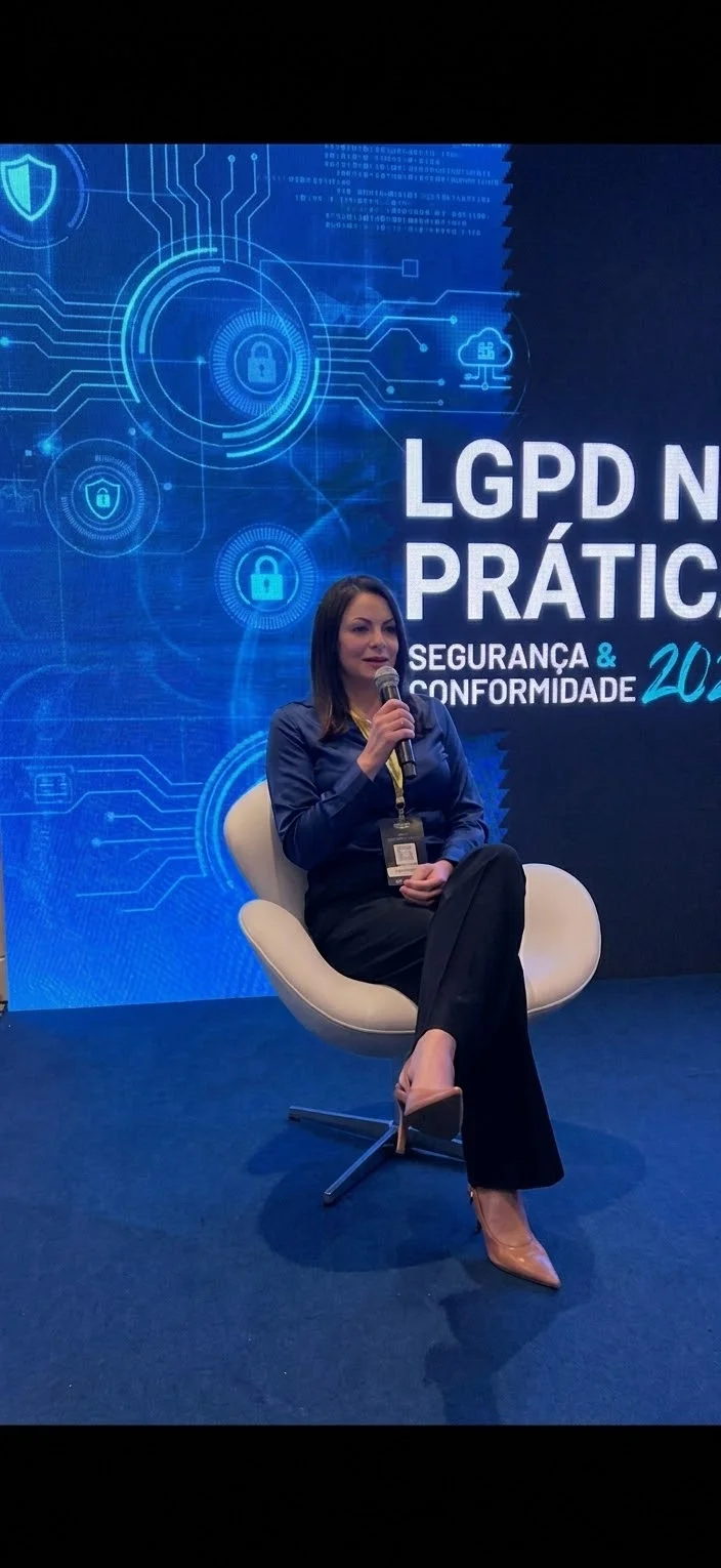 Especialista da Hard participando de um painel sobre LGPD, segurança e conformidade.